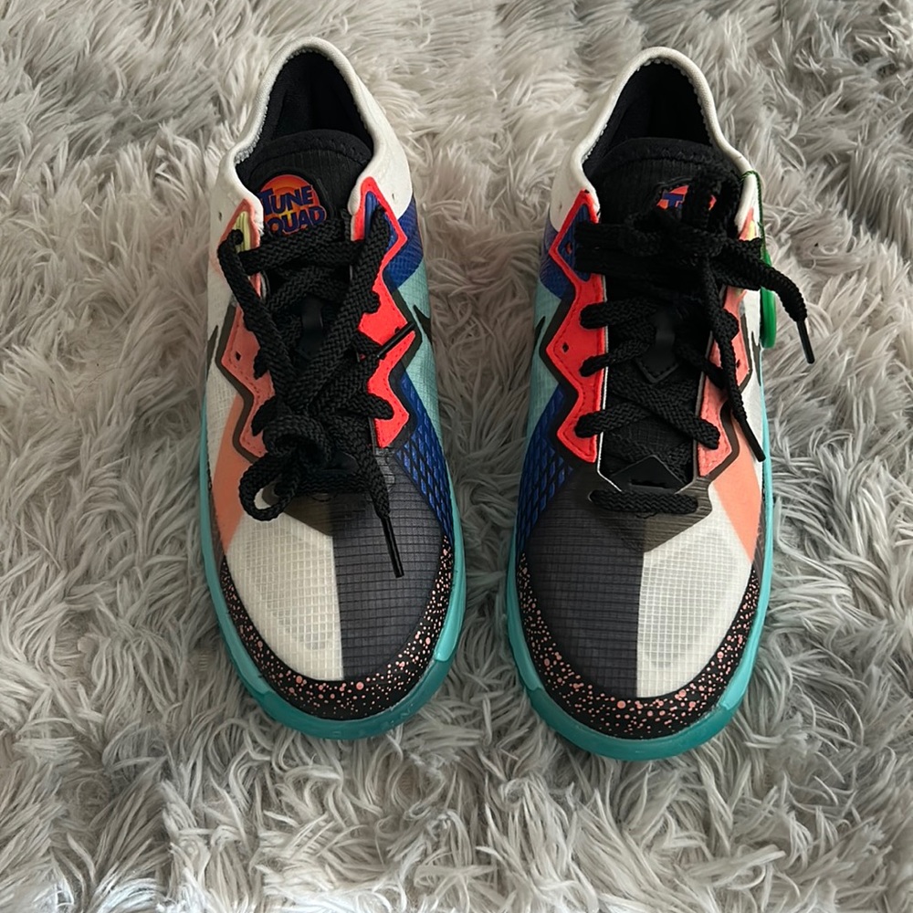 Brand New Nike Lebron James Tune Squad size 4Y